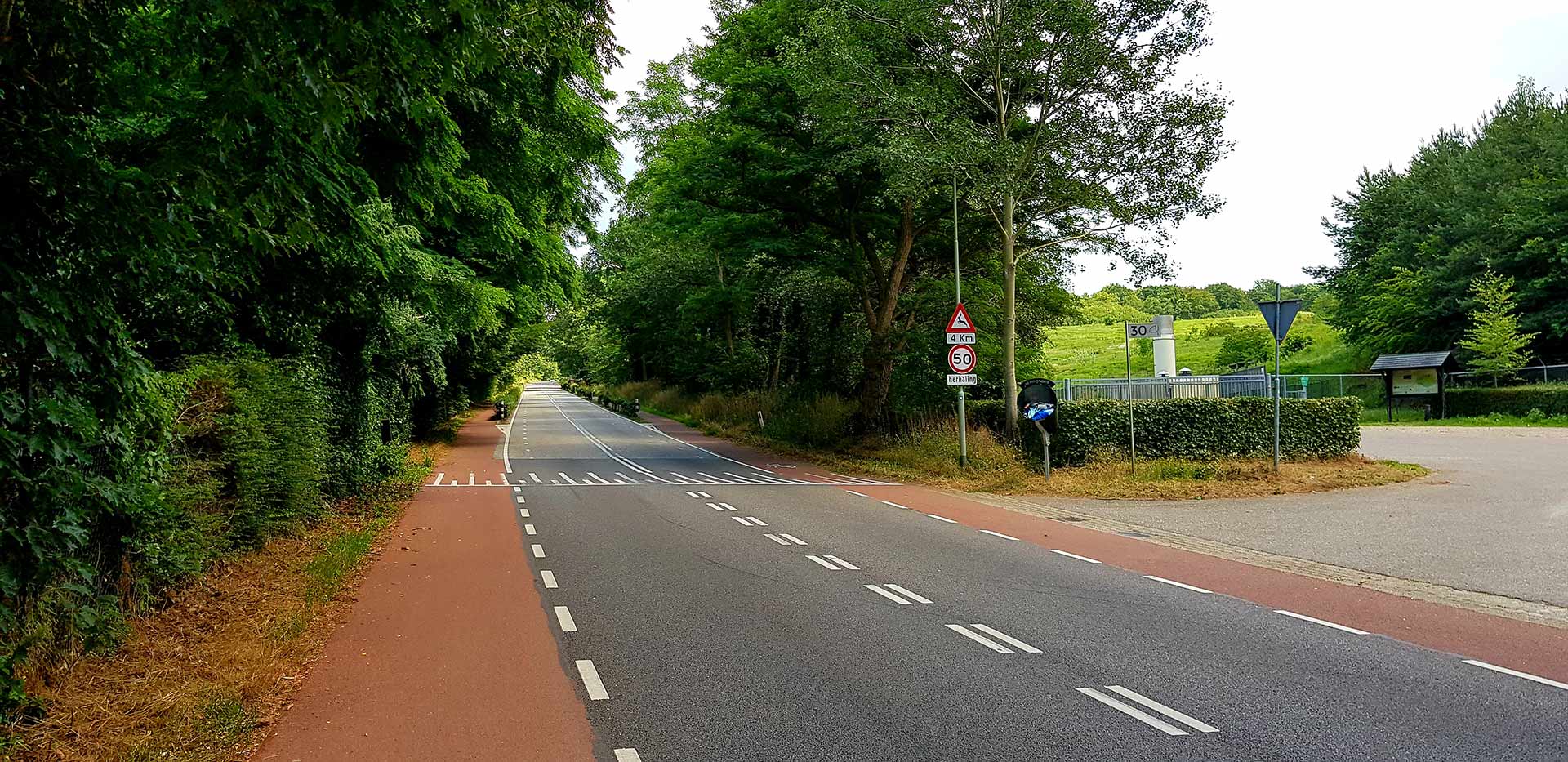 De klim begint pas echt bij het Mook War Cemetery