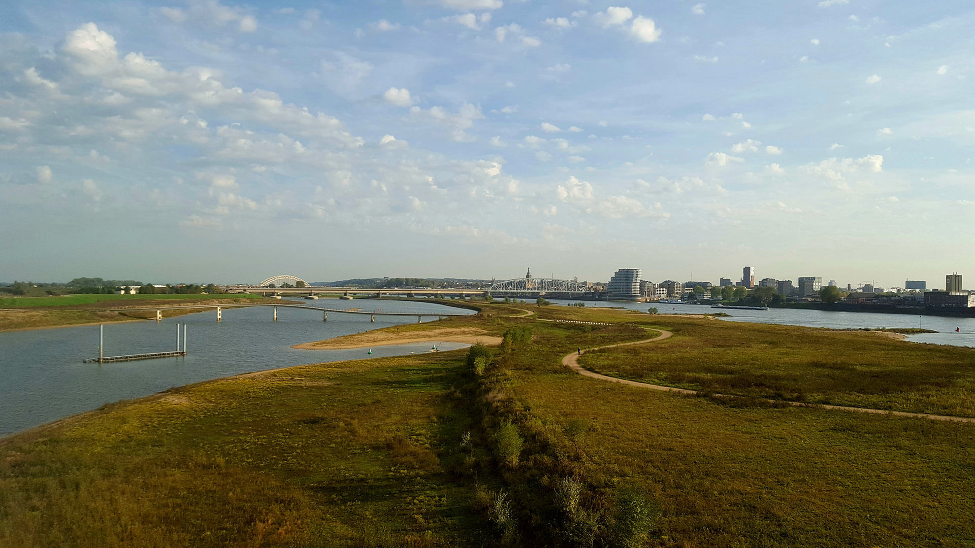 Uitzicht op Nijmegen vanaf De Oversteek